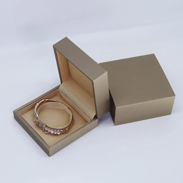 custom-bangle-packaging.webp