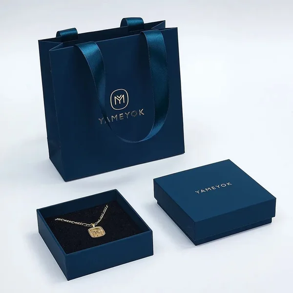 custom-necklace-packaging.webp